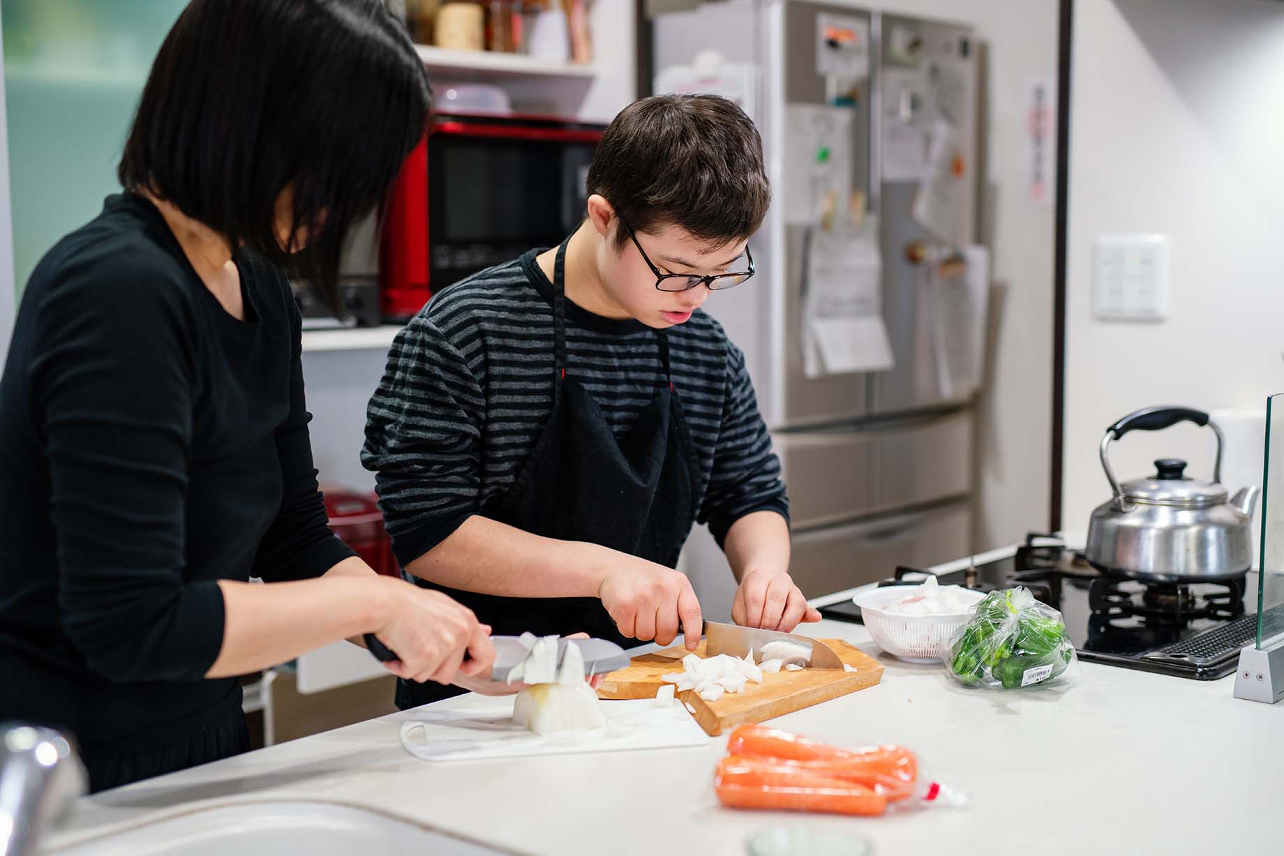 Vrouw Jongen Koken Begeleiding